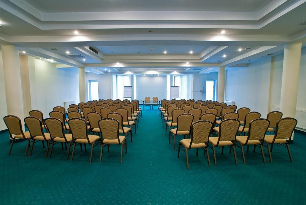 Hotel Ambasador Chojny وودج المظهر الخارجي الصورة